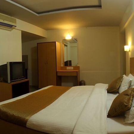 Hotel Ace Residency Мумбаи Экстерьер фото