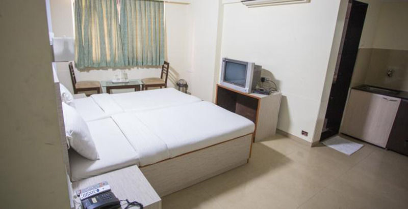 Hotel Ace Residency Мумбаи Экстерьер фото